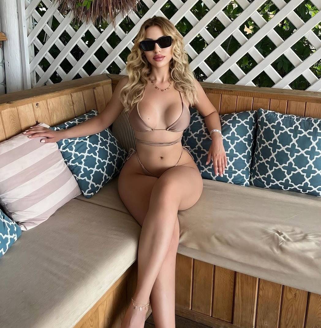 Beylikdüzü Escort Sena İle Kendinizi Özel Hissedin